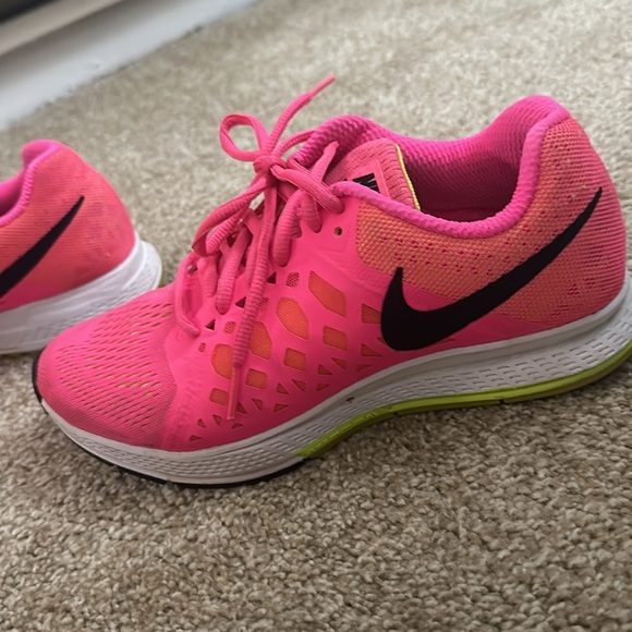 Nike women’s size 6 pink Pegasus 31 running sneakers - Picture 3 of 7